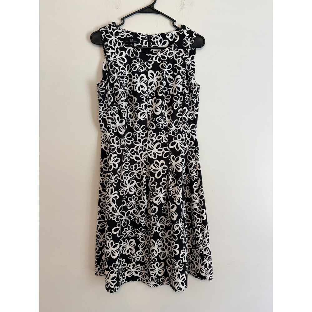 AGB Dress Size 8 Black White Floral Sleeveless Fit Flare Church Wedding Casual